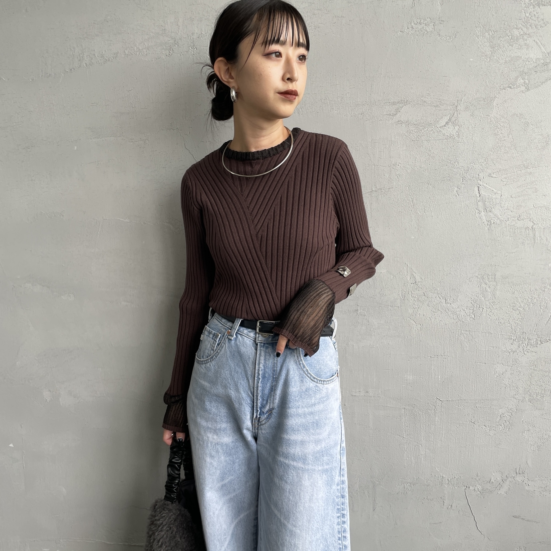 nenom [ネノム] ラメ袖切り替え ランダムリブニット [NE25131024] 21 IVORY &&モデル身長：150cm 着用サイズ：F&&