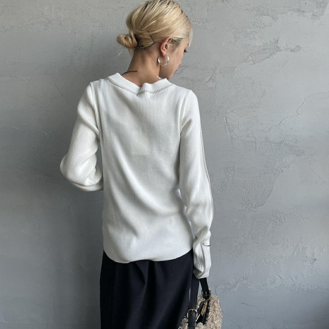 nenom [ネノム] ラメ配色ラインリブニット [NE24131024] 02 OFF &&モデル身長：150cm 着用サイズ：F&&