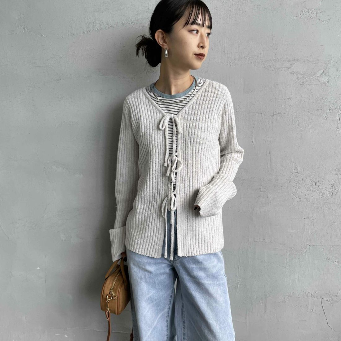 nenom [ネノム] 2WAY メランジリボンニットカーディガン [NE25131026] 23 GREIGE &&モデル身長：150cm 着用サイズ：F&&