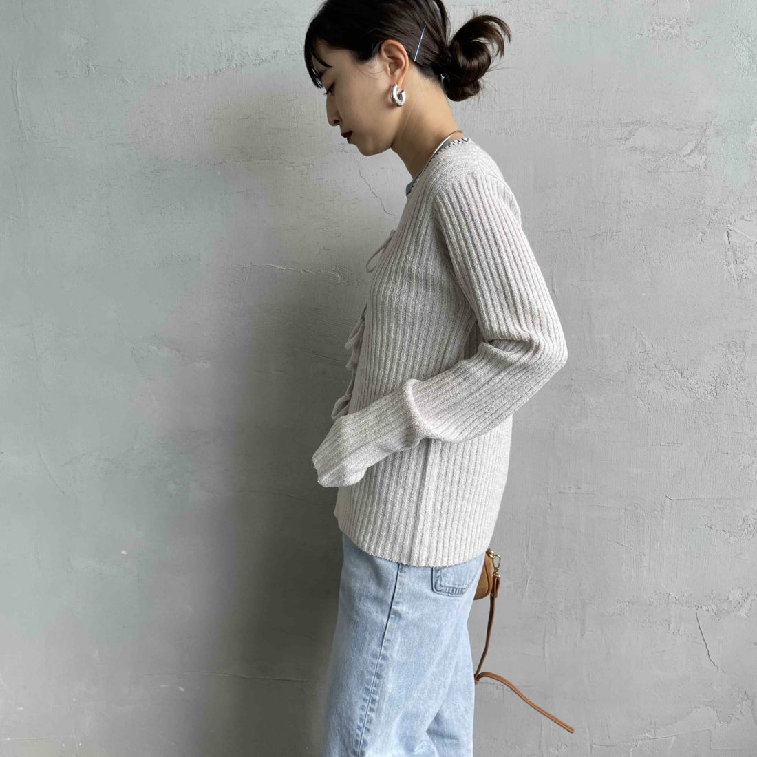 nenom [ネノム] 2WAY メランジリボンニットカーディガン [NE25131026] 23 GREIGE &&モデル身長：150cm 着用サイズ：F&&