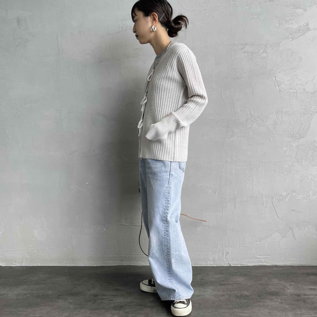 nenom [ネノム] 2WAY メランジリボンニットカーディガン [NE25131026] 23 GREIGE &&モデル身長：150cm 着用サイズ：F&&