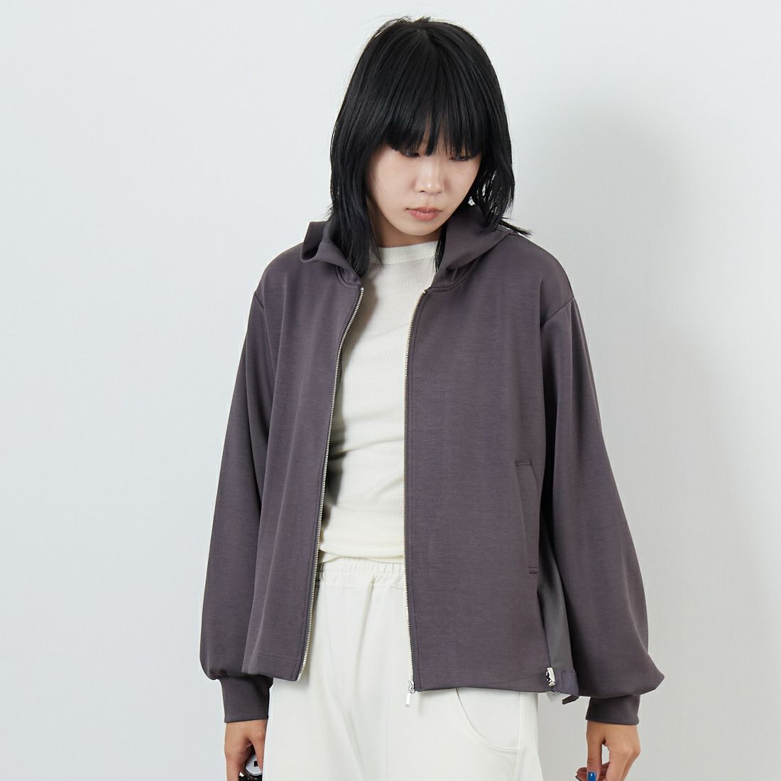 Jeans Factory Clothes [ジーンズファクトリークローズ] ボンディング異素材切替パーカー [21256053] 003 ﾁｬｺｰﾙ &&モデル身長：167cm 着用サイズ：F&&