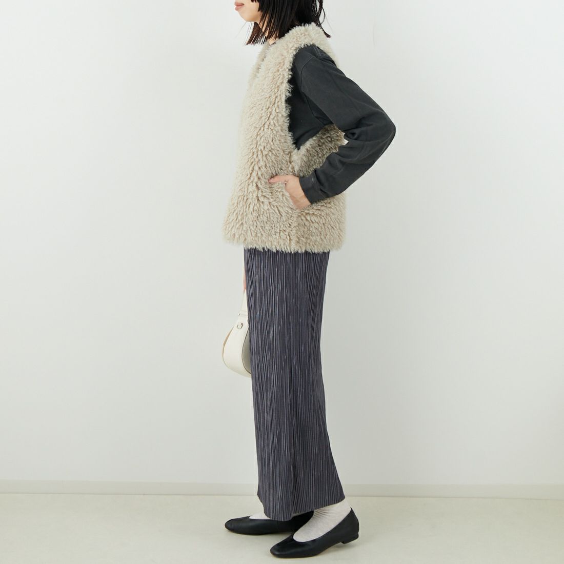 Jeans Factory Clothes [ジーンズファクトリークローズ] プードルファーベスト [330025] 153 ﾍﾞｰｼﾞｭ &&モデル身長：162cm 着用サイズ：F&&