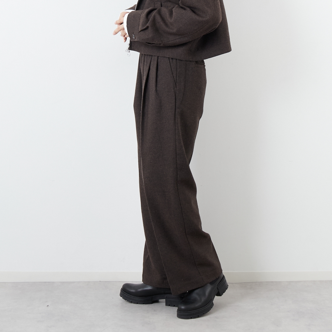 Noir Fabrik [ヌワールファブリック] イージーフレアパンツ [IN16-PT-5] BROWN &&モデル身長：162cm 着用サイズ：S&&