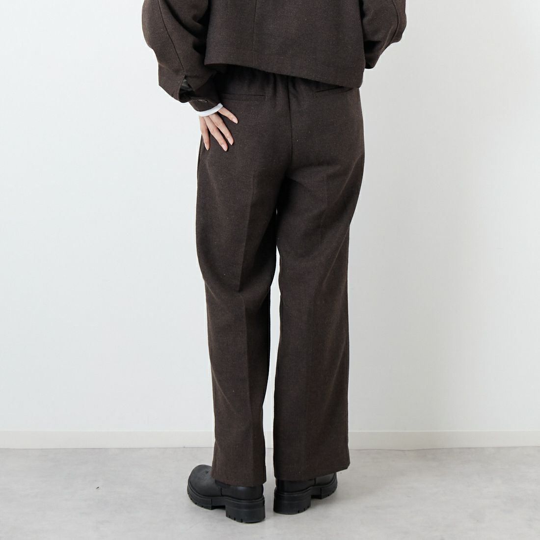 Noir Fabrik [ヌワールファブリック] イージーフレアパンツ [IN16-PT-5] BROWN &&モデル身長：162cm 着用サイズ：S&&