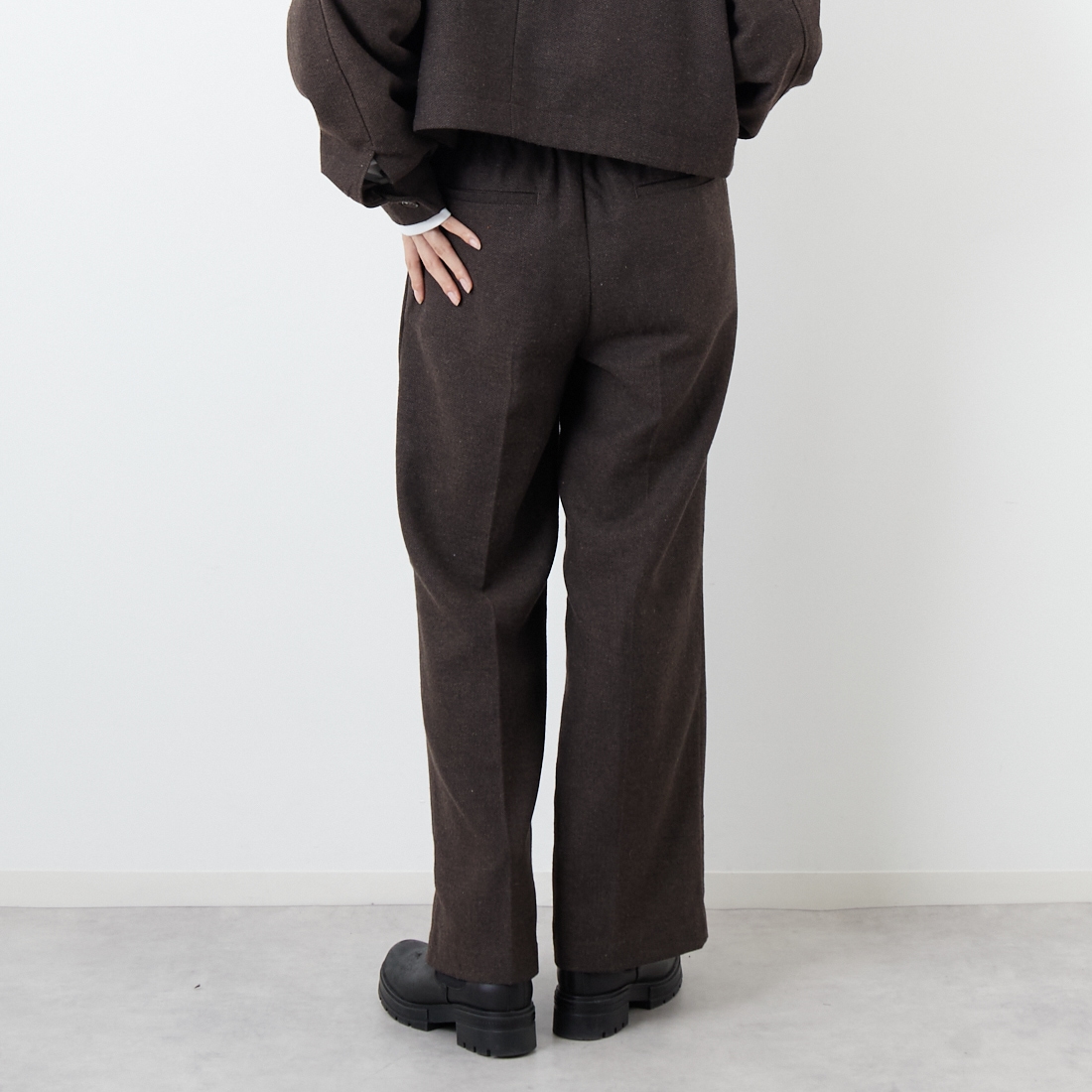 Noir Fabrik [ヌワールファブリック] イージーフレアパンツ [IN16-PT-5] BROWN &&モデル身長：162cm 着用サイズ：S&&