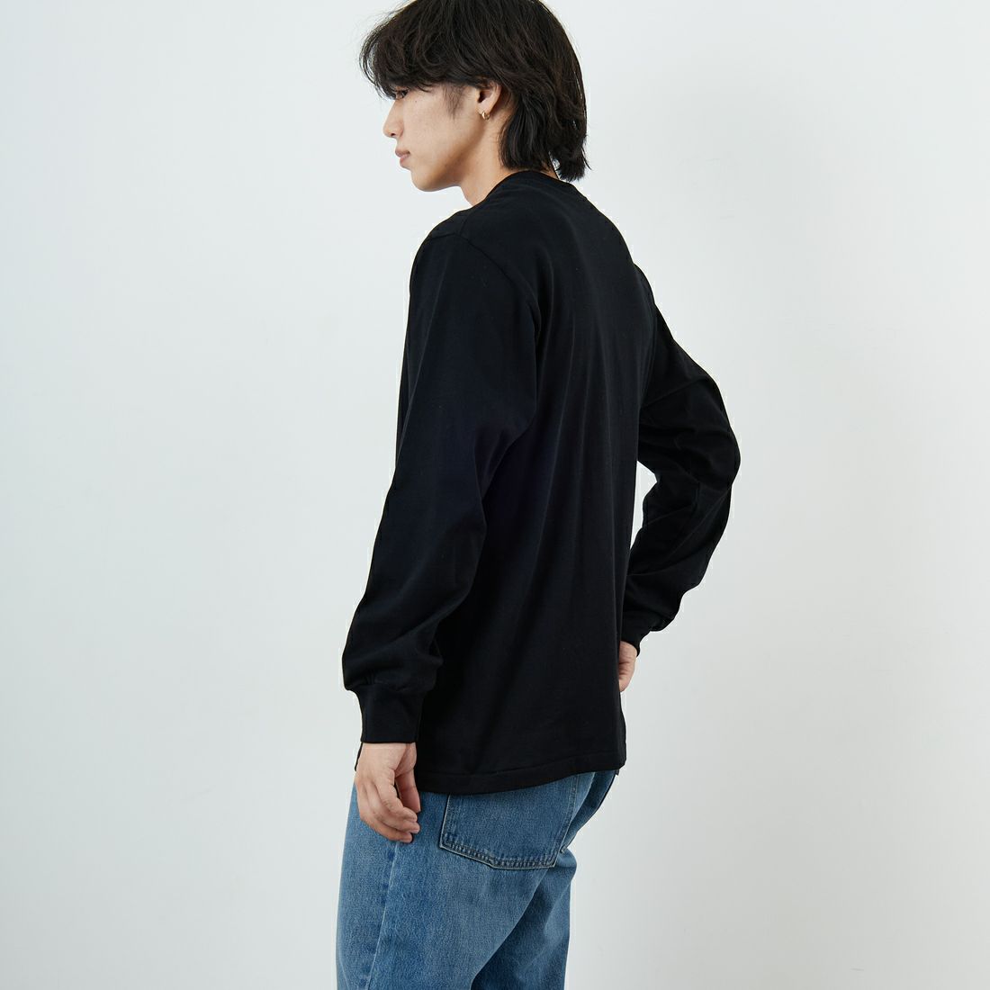 Hanes [ヘインズ] KURO クルーネックロングスリーブTシャツ [HM4-C201] 090 ﾌﾞﾗｯｸ &&モデル身長：179cm 着用サイズ：XL&&