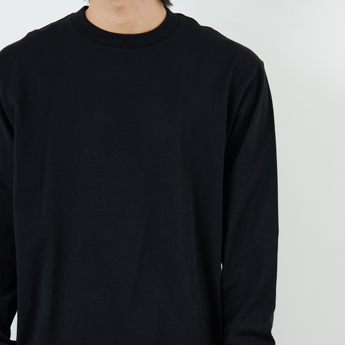 Hanes [ヘインズ] KURO クルーネックロングスリーブTシャツ [HM4-C201] 090 ﾌﾞﾗｯｸ &&モデル身長：179cm 着用サイズ：XL&&
