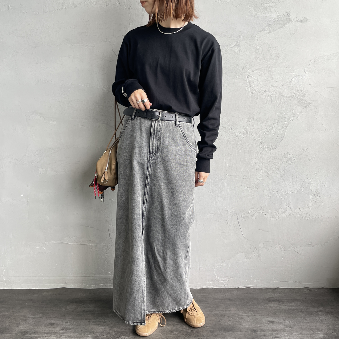 Hanes [ヘインズ] KURO クルーネックロングスリーブTシャツ [HM4-C201] 090 ﾌﾞﾗｯｸ &&モデル身長：158cm 着用サイズ：S&&