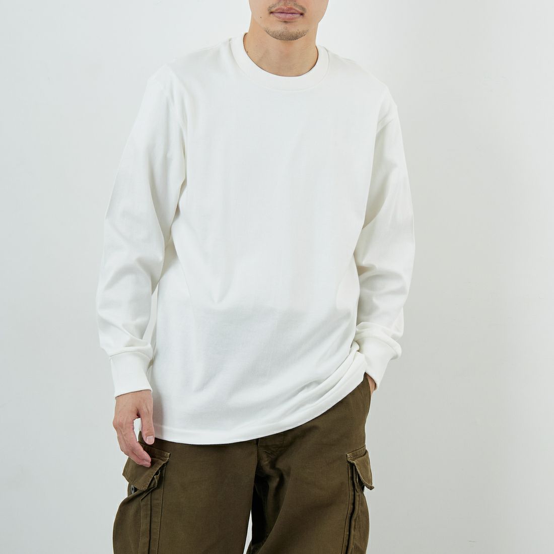 Hanes [ヘインズ] SHIRO クルーネックロングスリーブTシャツ [HM4-A201] 010 ﾎﾜｲﾄ &&モデル身長：168cm 着用サイズ：L&&