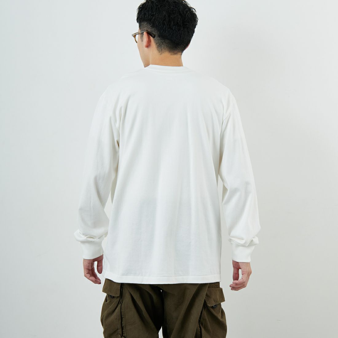 Hanes [ヘインズ] SHIRO クルーネックロングスリーブTシャツ [HM4-A201] 010 ﾎﾜｲﾄ &&モデル身長：168cm 着用サイズ：XL&&