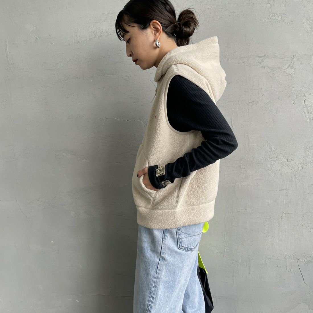 DANTON [ダントン] サーマルプロ ジップベスト [DT-C0471POL] IVORY &&モデル身長：150cm 着用サイズ：36&&