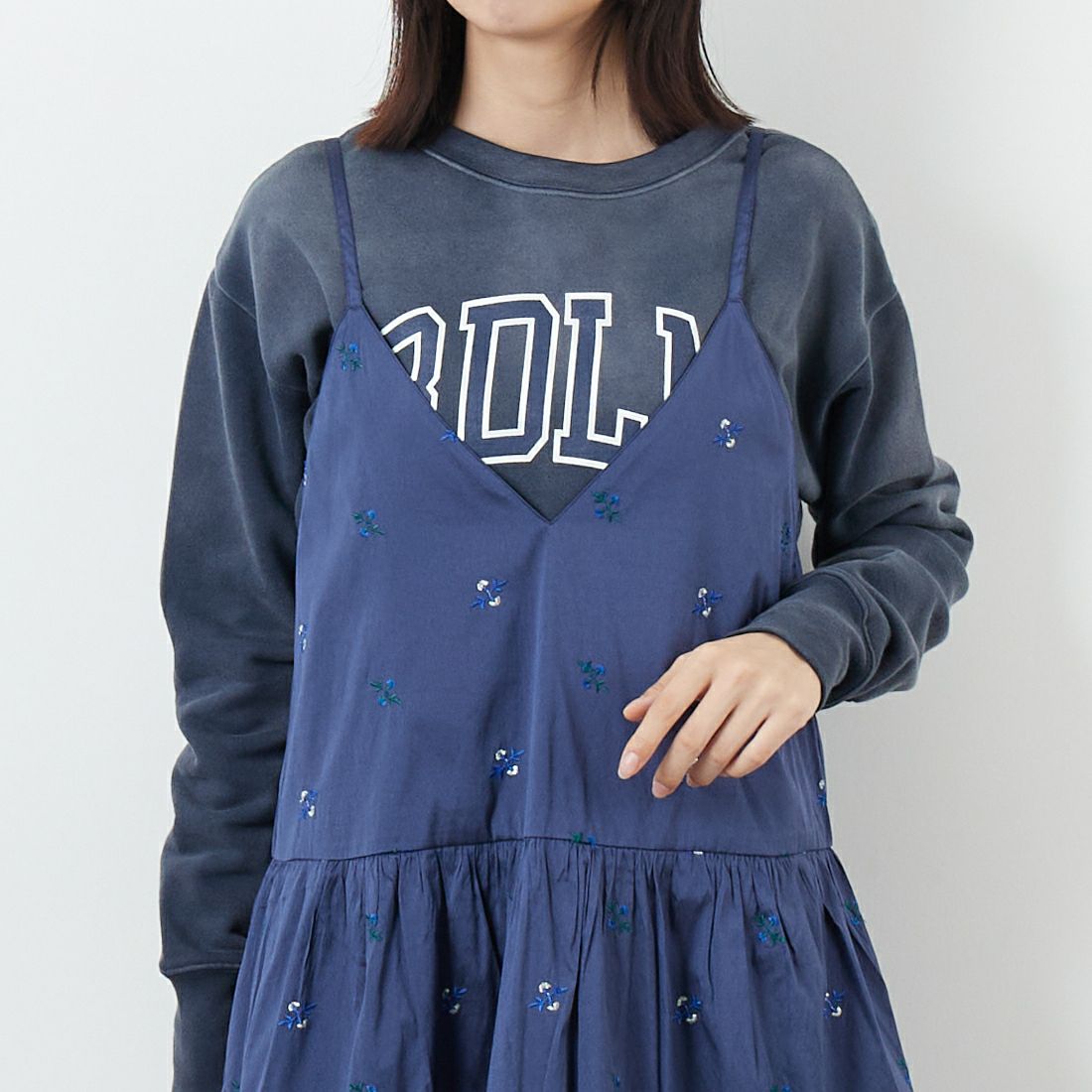ne Quittez pas [ヌキテパ] フラワー刺繍キャミドレス [010552FL3] 79 NAVY &&モデル身長：162cm 着用サイズ：F&&