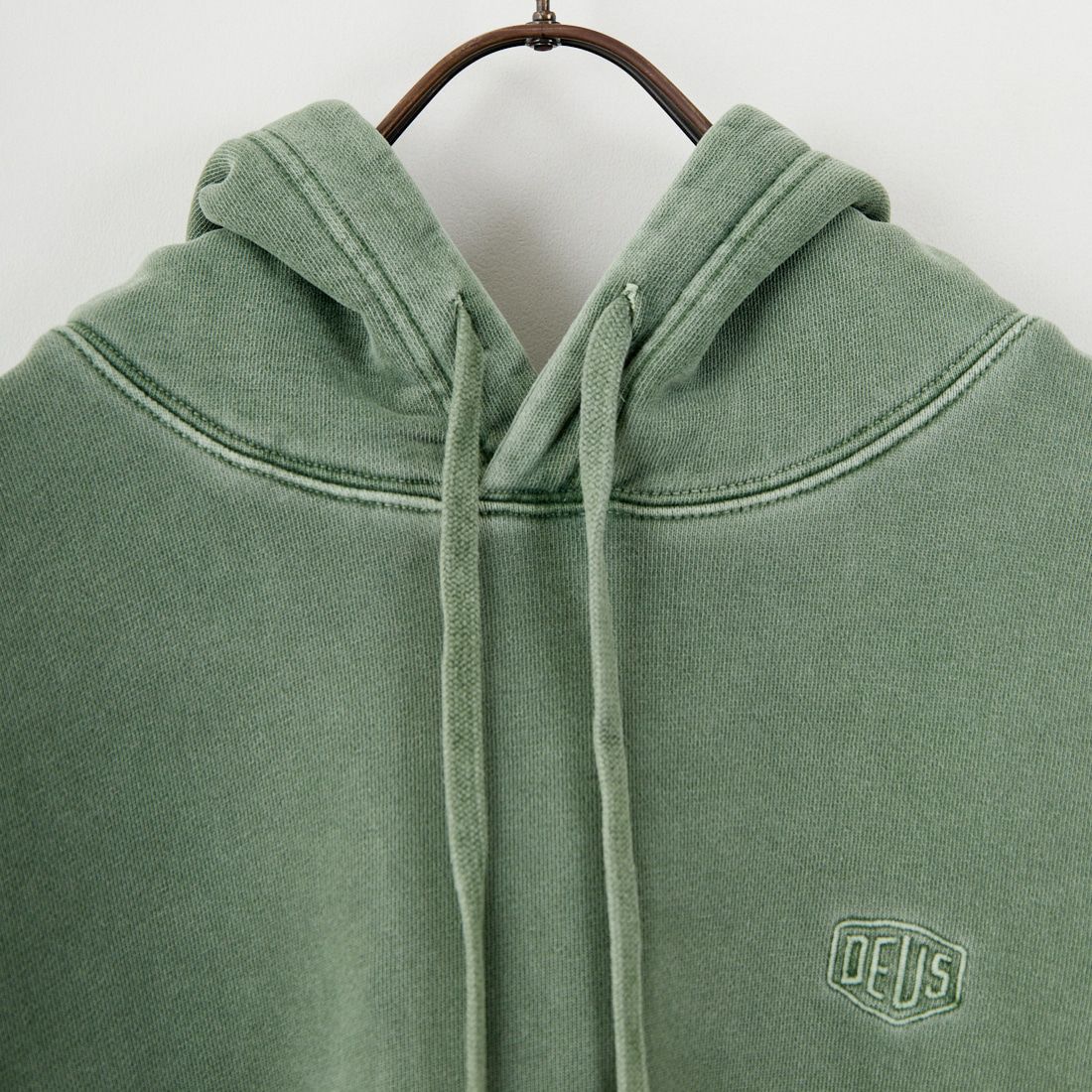 DEUS EX MACHINA [デウス エクス マキナ] シールド ガーメントダイフーディ [DMF258461] CYPRESS GR