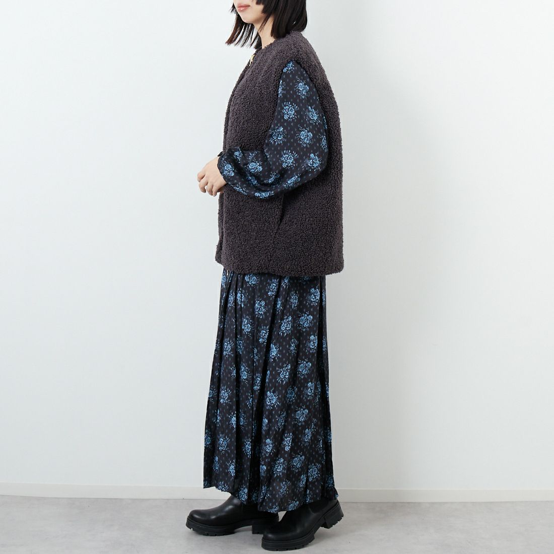 STELLA CIFFON [ステラシフォン] スーパーテディファー リバーシブルベスト [ST3-26102] 82 CHARCOA &&モデル身長：162cm 着用サイズ：36&&