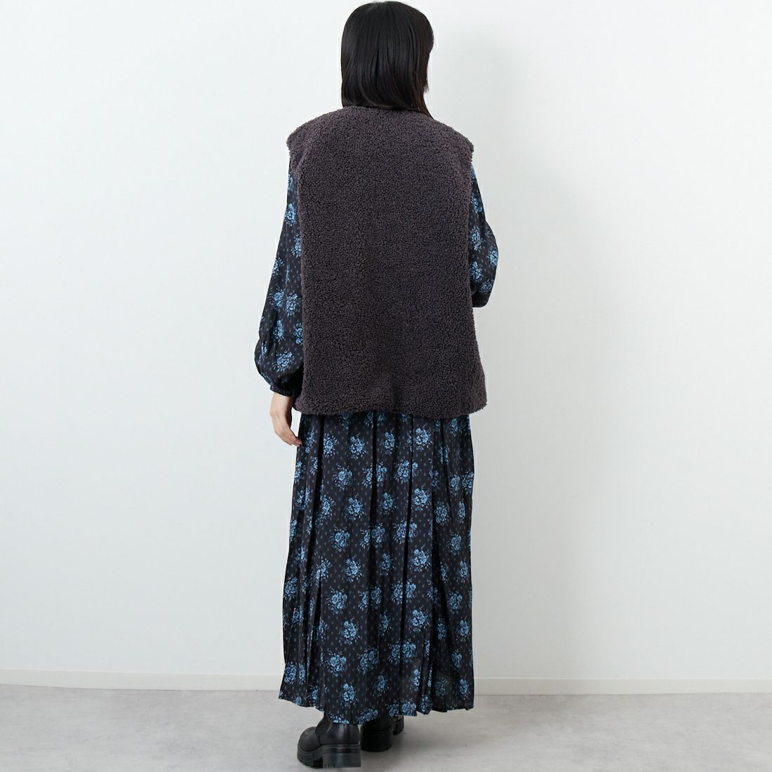 STELLA CIFFON [ステラシフォン] スーパーテディファー リバーシブルベスト [ST3-26102] 82 CHARCOA &&モデル身長：162cm 着用サイズ：36&&