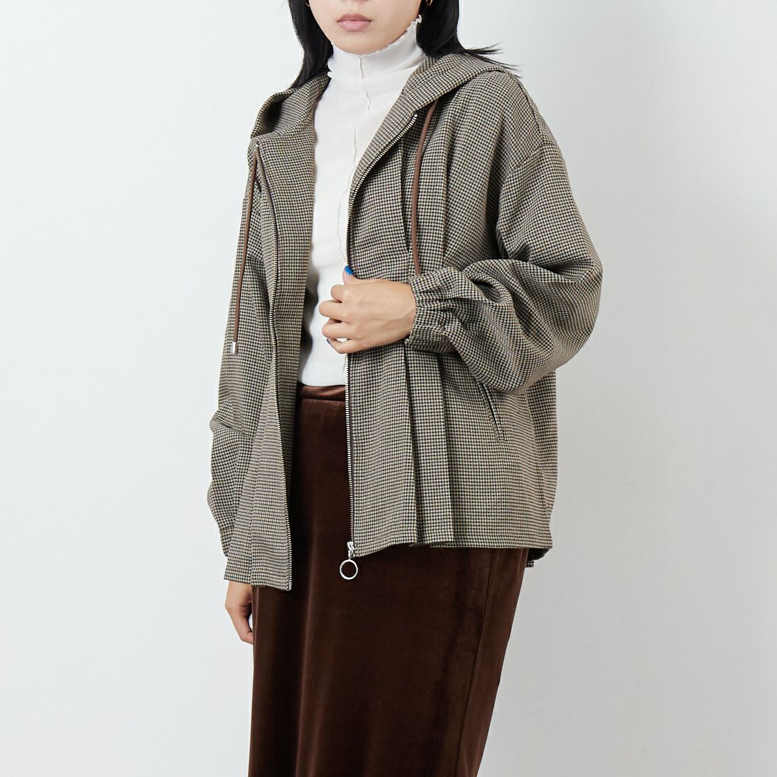 Kelen [ケレン] ウエストタックデザインフードジャケット [LKL25FJK2065] BEIGE &&モデル身長：167cm 着用サイズ：M&&