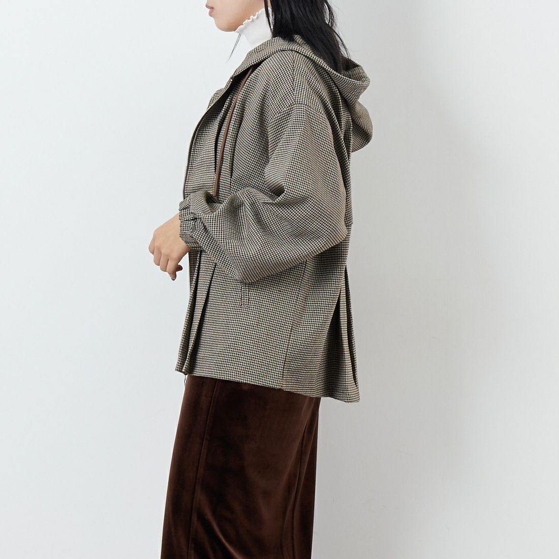 Kelen [ケレン] ウエストタックデザインフードジャケット [LKL25FJK2065] BEIGE &&モデル身長：167cm 着用サイズ：M&&