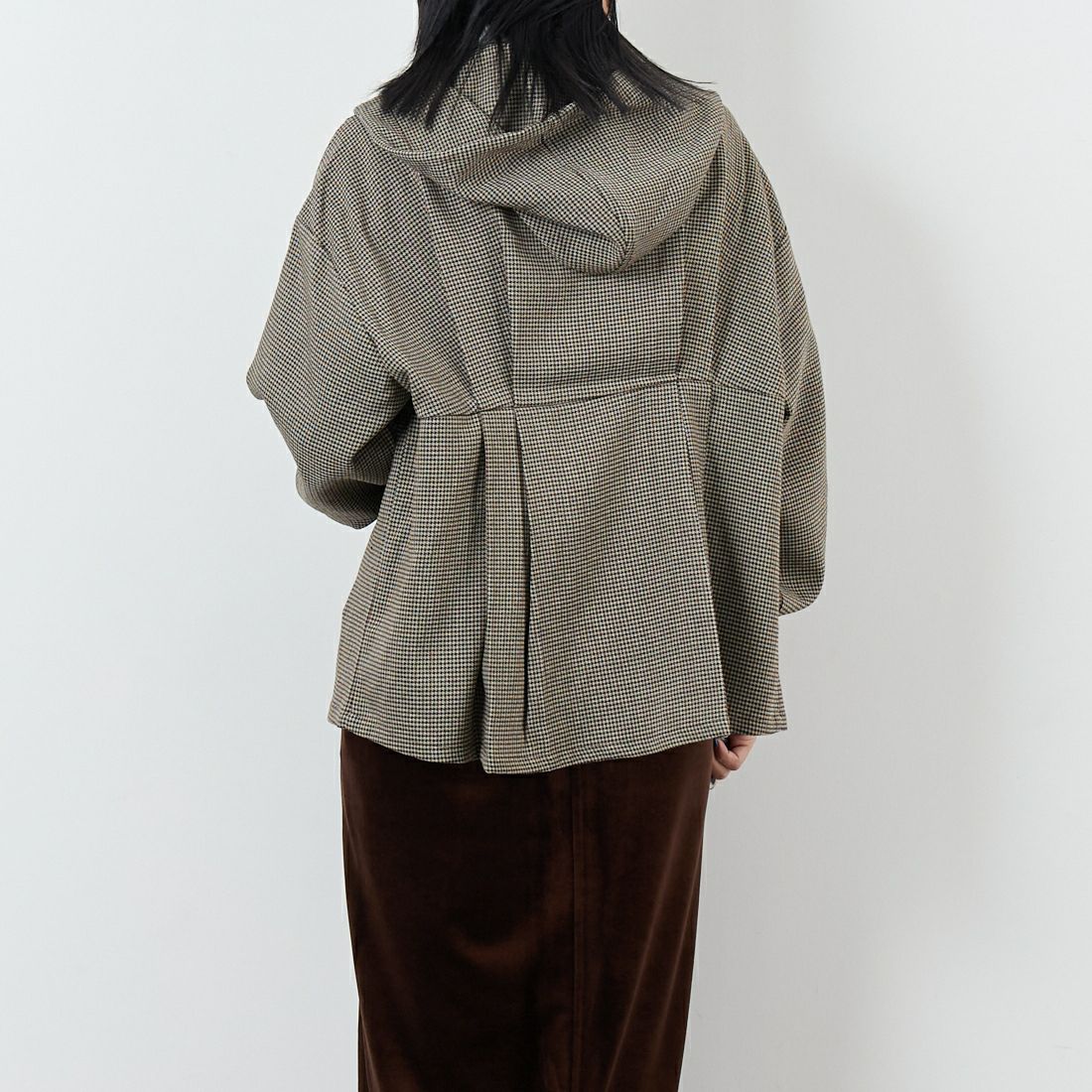 Kelen [ケレン] ウエストタックデザインフードジャケット [LKL25FJK2065] BEIGE &&モデル身長：167cm 着用サイズ：M&&