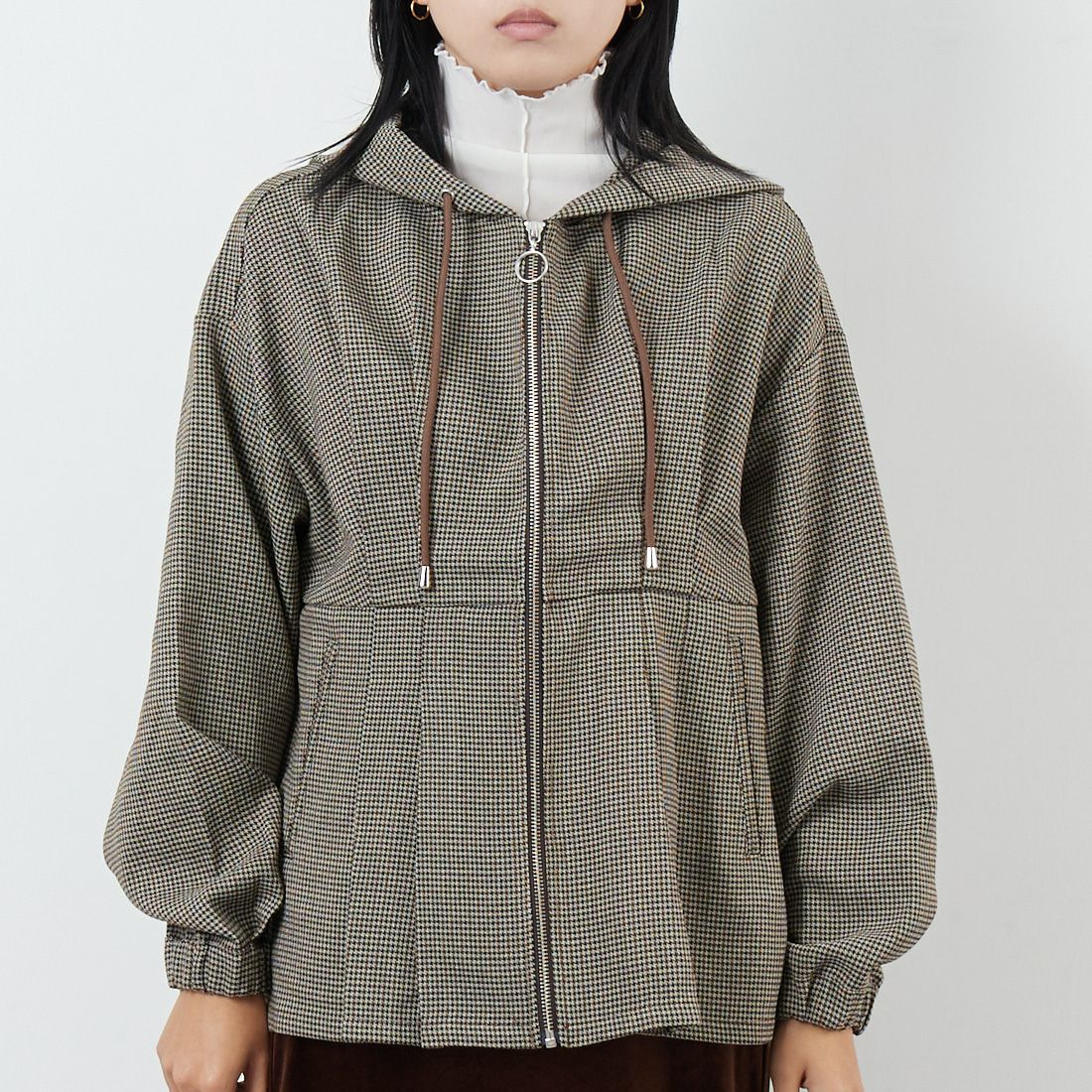 Kelen [ケレン] ウエストタックデザインフードジャケット [LKL25FJK2065] BEIGE &&モデル身長：167cm 着用サイズ：M&&