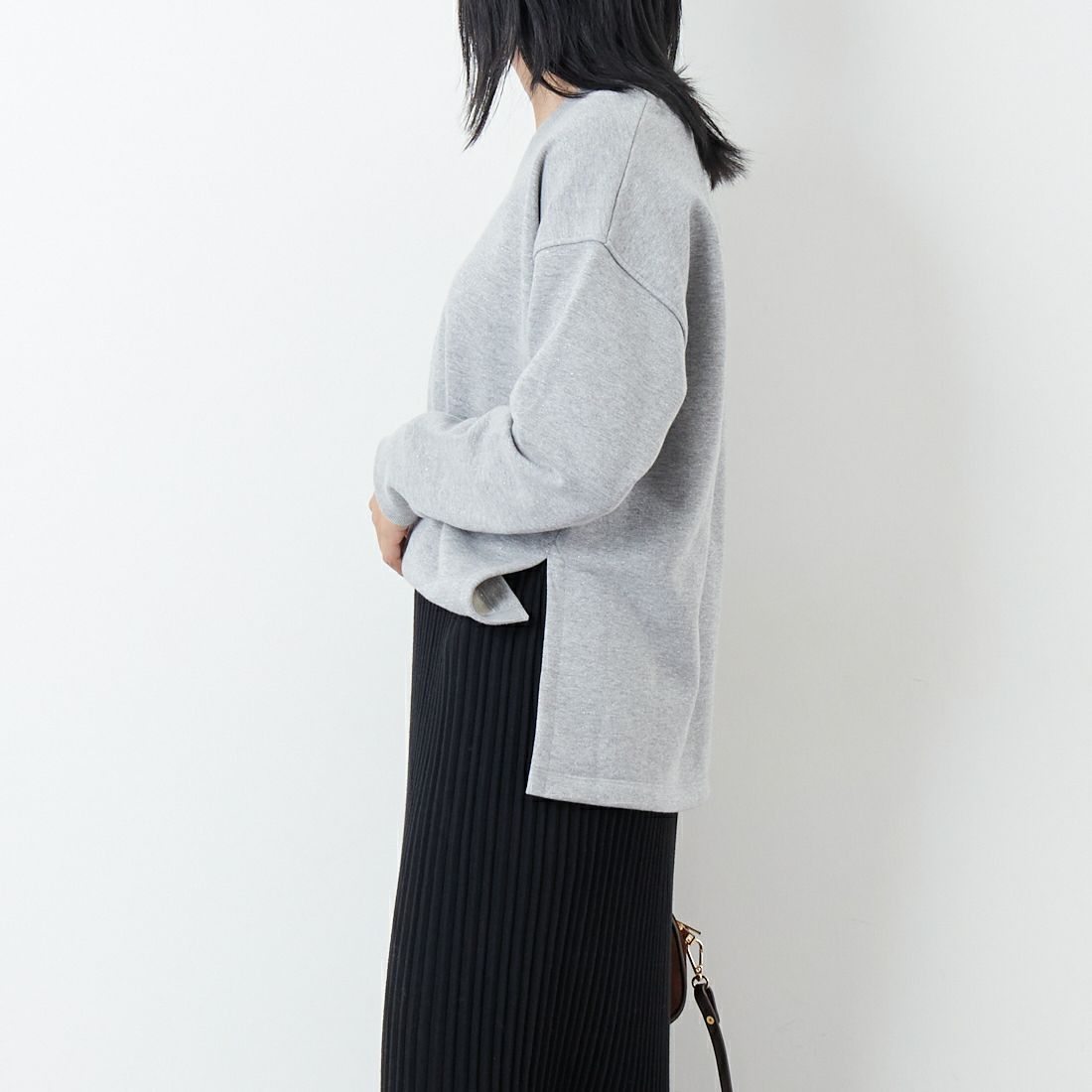 marmors [マルモア] ラメVネックスウェット [0225309121] GRAY &&モデル身長：167cm 着用サイズ：36&&