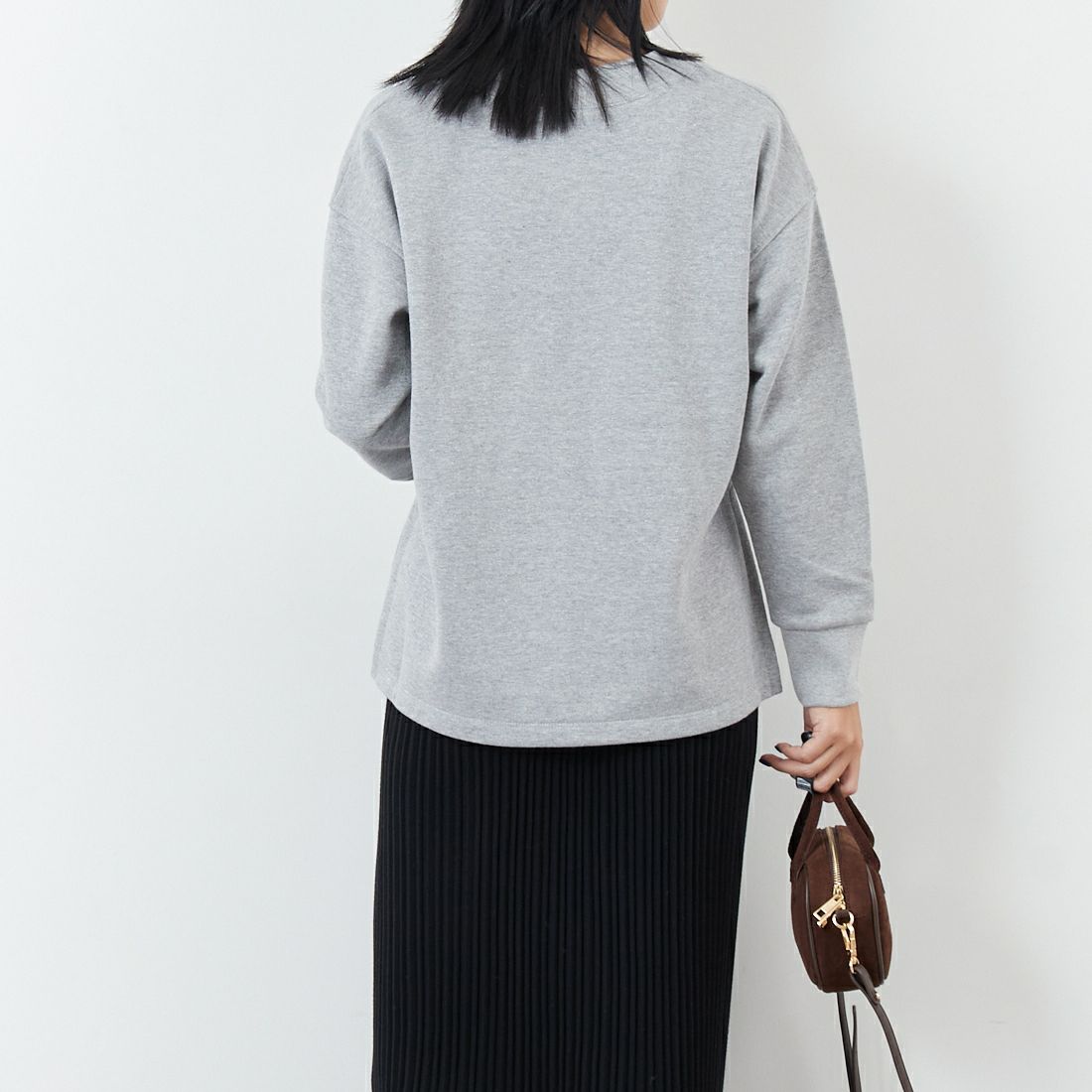 marmors [マルモア] ラメVネックスウェット [0225309121] GRAY &&モデル身長：167cm 着用サイズ：36&&