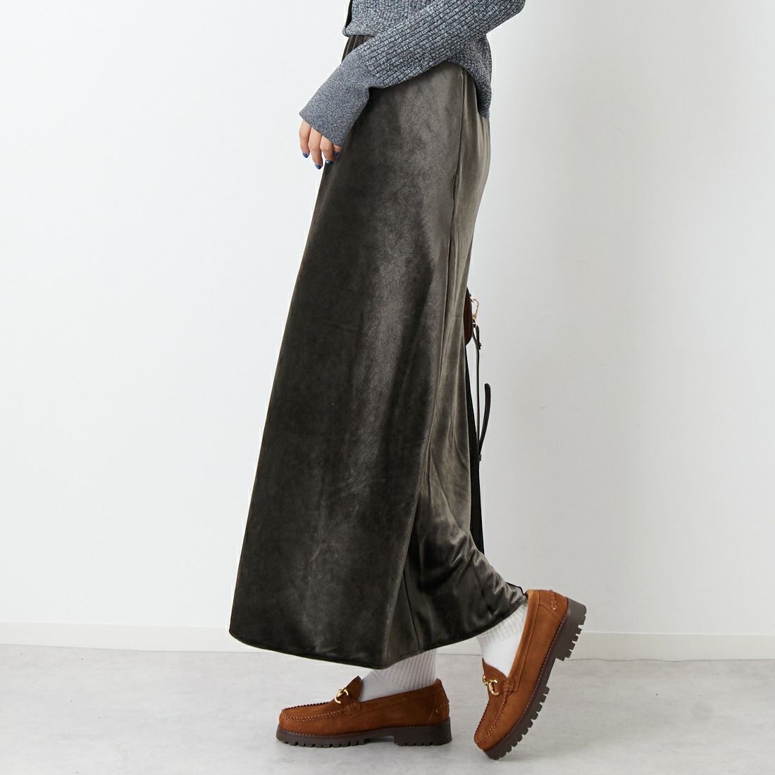 marmors [マルモア] ベロアスカート [0225302126] GRAY &&モデル身長：167cm 着用サイズ：36&&
