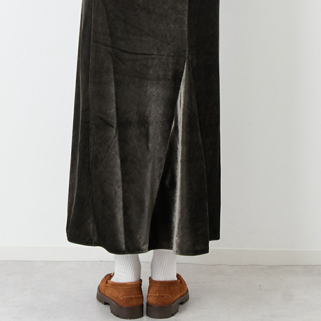 marmors [マルモア] ベロアスカート [0225302126] GRAY &&モデル身長：167cm 着用サイズ：36&&