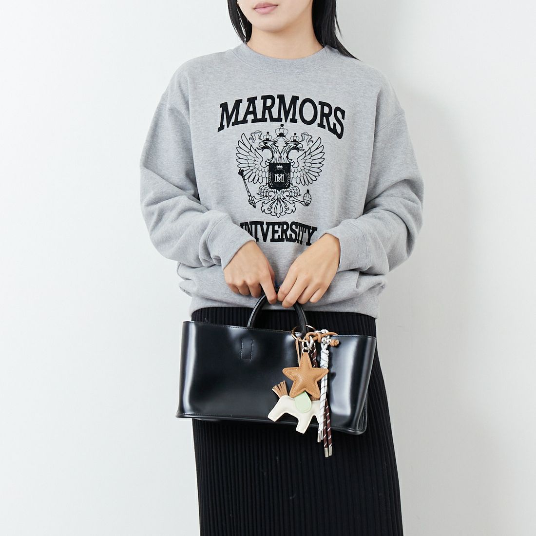 marmors [マルモア] エンブレムフロッキープリントスウェット [0225309130] GRAY &&モデル身長：167cm 着用サイズ：36&&