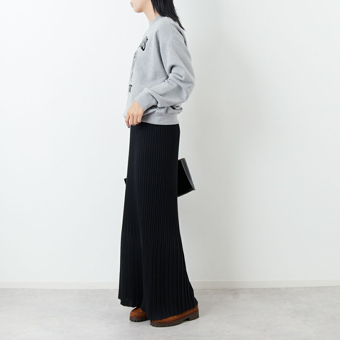 marmors [マルモア] エンブレムフロッキープリントスウェット [0225309130] GRAY &&モデル身長：167cm 着用サイズ：36&&