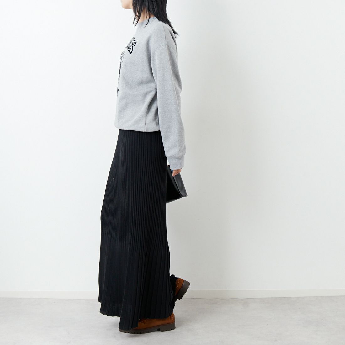 marmors [マルモア] エンブレムフロッキープリントスウェット [0225309130] GRAY &&モデル身長：167cm 着用サイズ：36&&