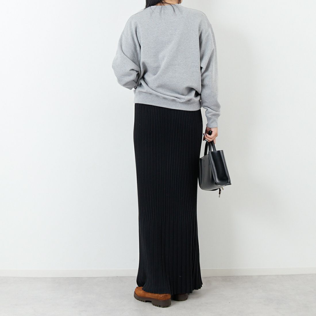 marmors [マルモア] エンブレムフロッキープリントスウェット [0225309130] GRAY &&モデル身長：167cm 着用サイズ：36&&