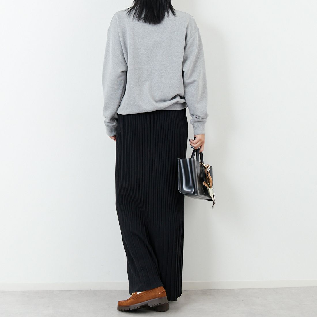 marmors [マルモア] エンブレムフロッキープリントスウェット [0225309130] GRAY &&モデル身長：167cm 着用サイズ：36&&