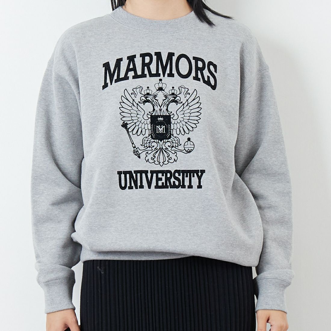 marmors [マルモア] エンブレムフロッキープリントスウェット [0225309130] GRAY &&モデル身長：167cm 着用サイズ：36&&