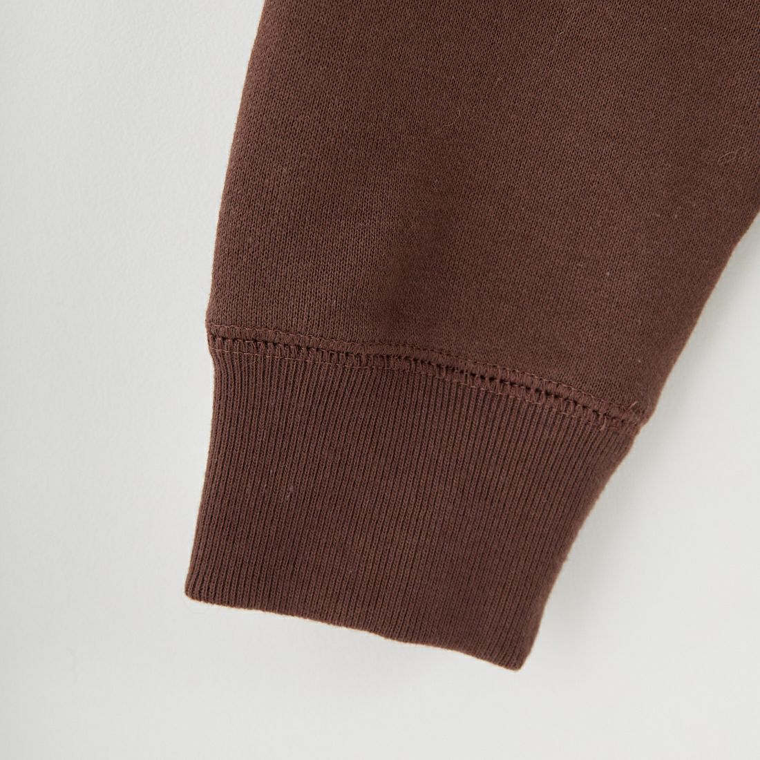marmors [マルモア] エンブレムフロッキープリントスウェット [0225309130] BROWN