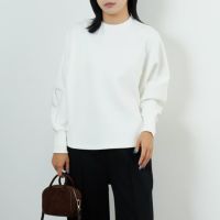 OFF WHITE&&モデル身長：167cm 着用サイズ：F&&