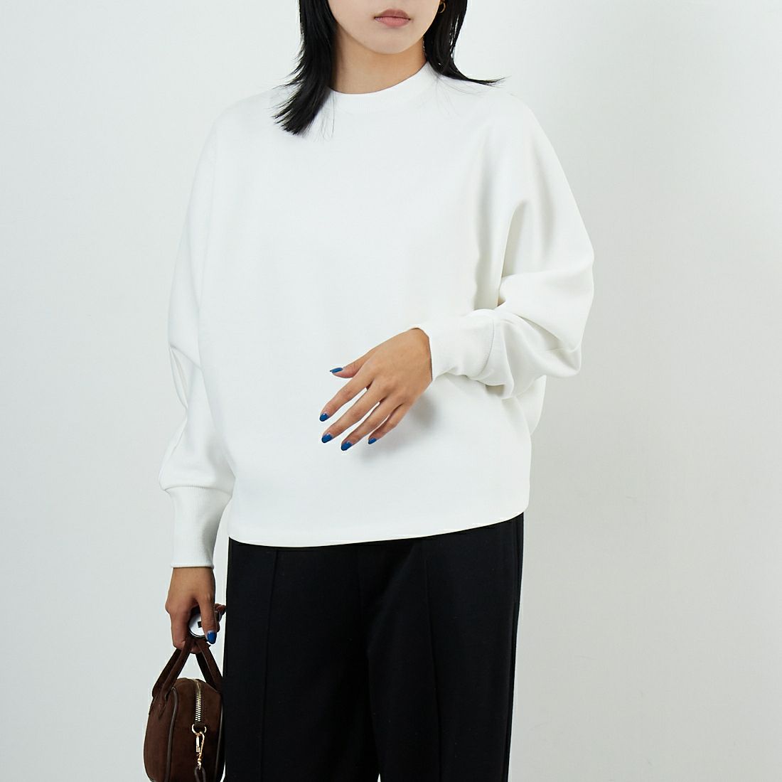 MICA&DEAL [マイカアンドディール] ライトドルマンプルオーバー [0125309247] OFF WHITE &&モデル身長：167cm 着用サイズ：F&&