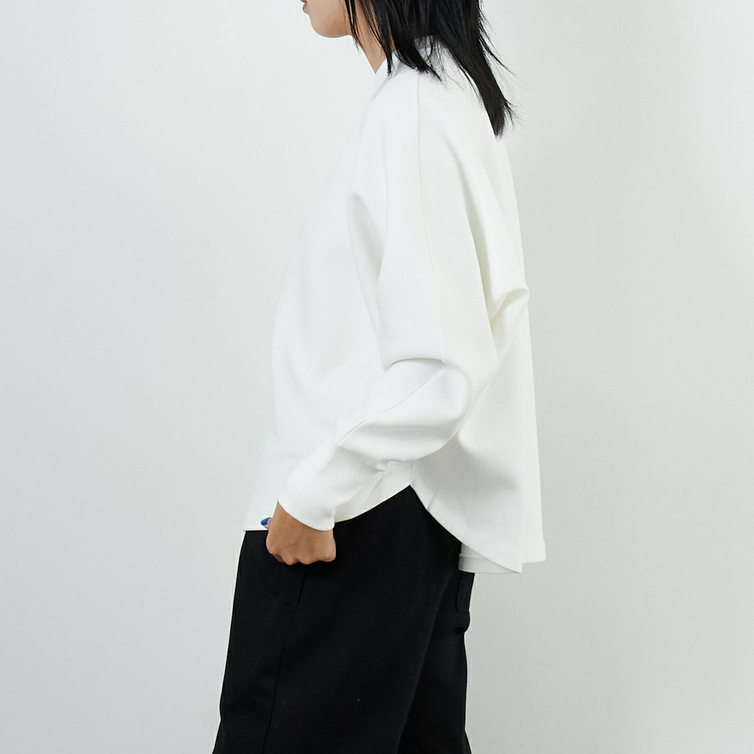 MICA&DEAL [マイカアンドディール] ライトドルマンプルオーバー [0125309247] OFF WHITE &&モデル身長：167cm 着用サイズ：F&&