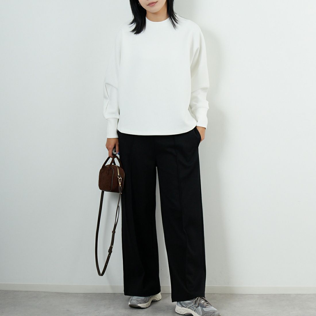 MICA&DEAL [マイカアンドディール] ライトドルマンプルオーバー [0125309247] OFF WHITE &&モデル身長：167cm 着用サイズ：F&&