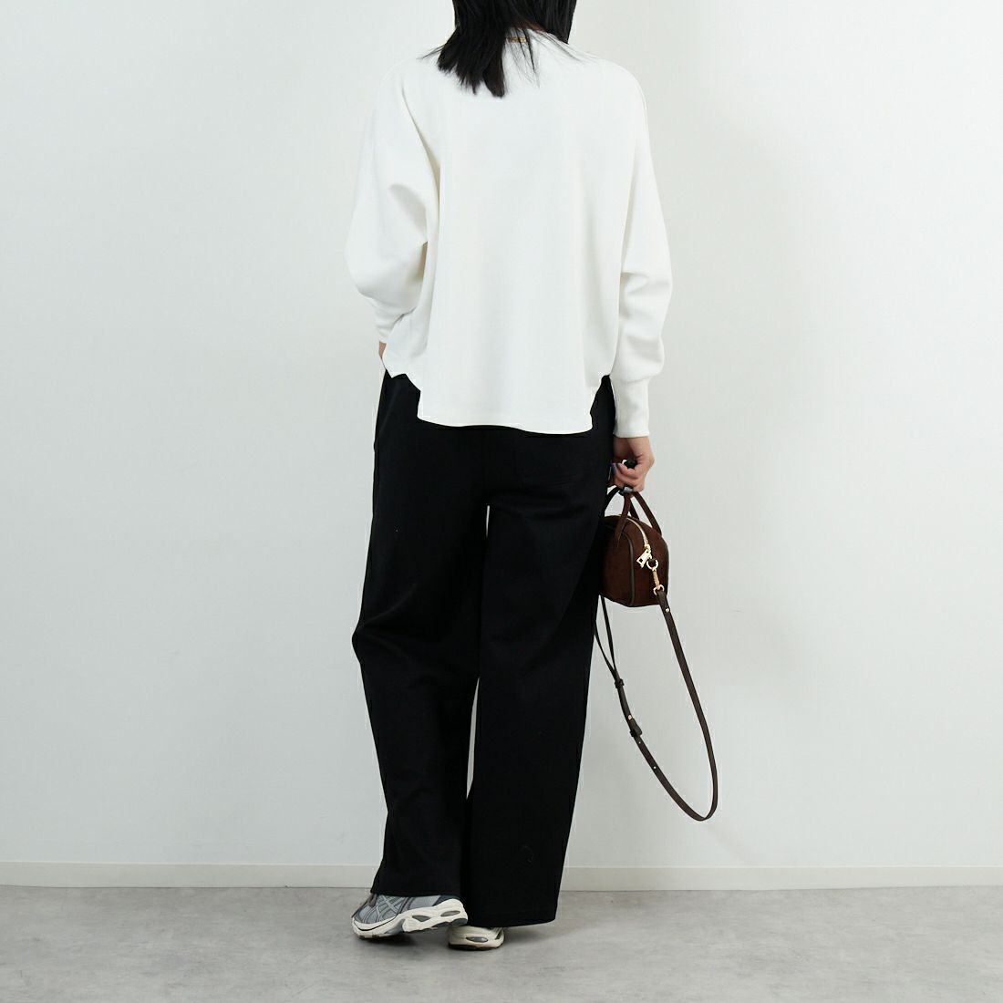 MICA&DEAL [マイカアンドディール] ライトドルマンプルオーバー [0125309247] OFF WHITE &&モデル身長：167cm 着用サイズ：F&&