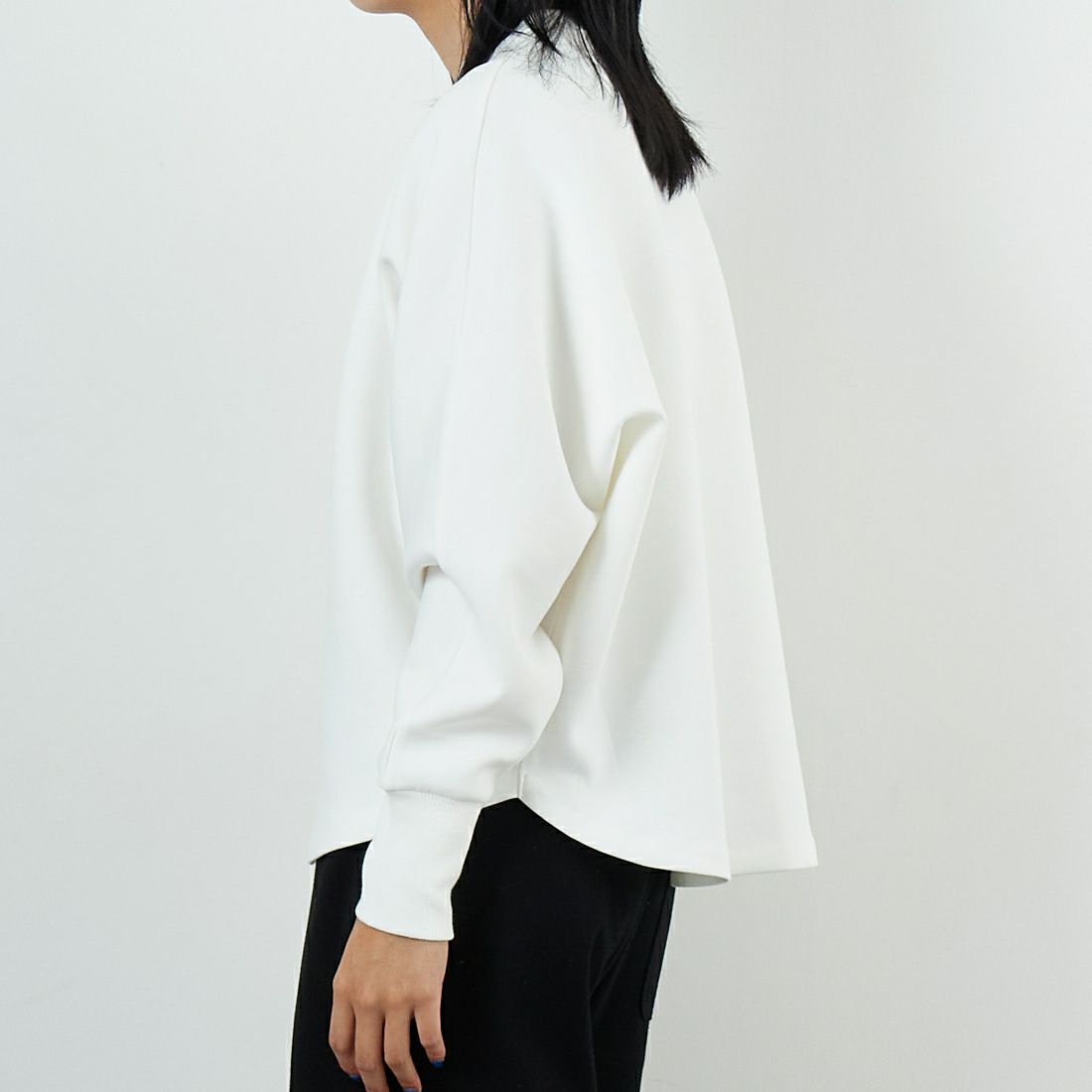 MICA&DEAL [マイカアンドディール] ライトドルマンプルオーバー [0125309247] OFF WHITE &&モデル身長：167cm 着用サイズ：F&&