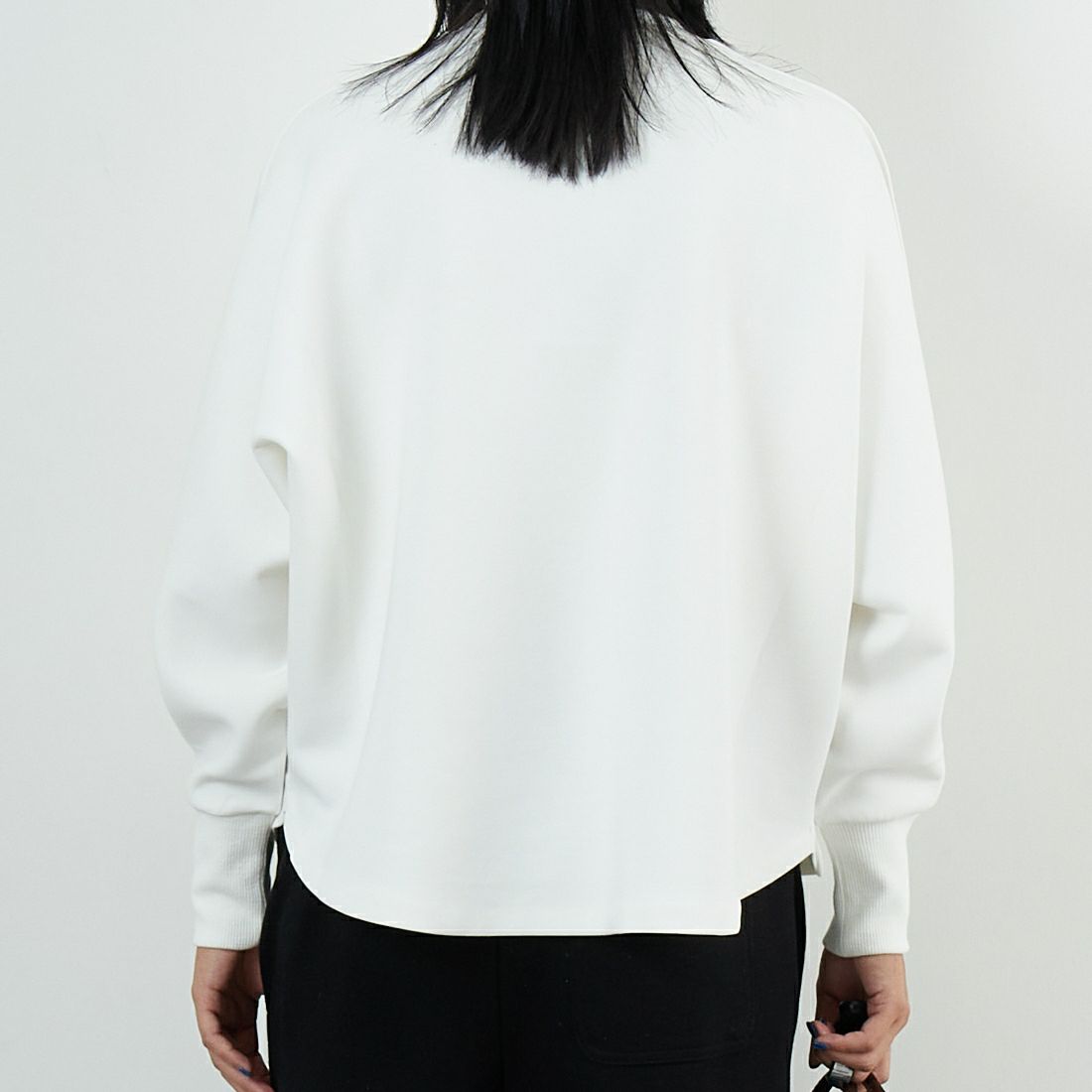 MICA&DEAL [マイカアンドディール] ライトドルマンプルオーバー [0125309247] OFF WHITE &&モデル身長：167cm 着用サイズ：F&&