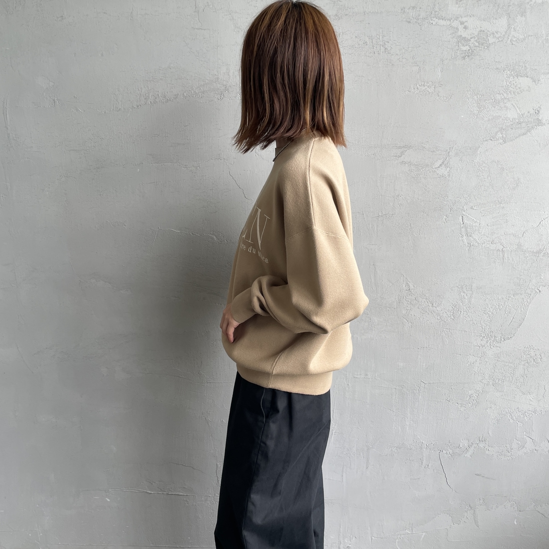 MICA&DEAL [マイカアンドディール] AMERICANA×MICA クルーネック刺繍ニット [0125308272] CAMEL &&モデル身長：158cm 着用サイズ：F&&
