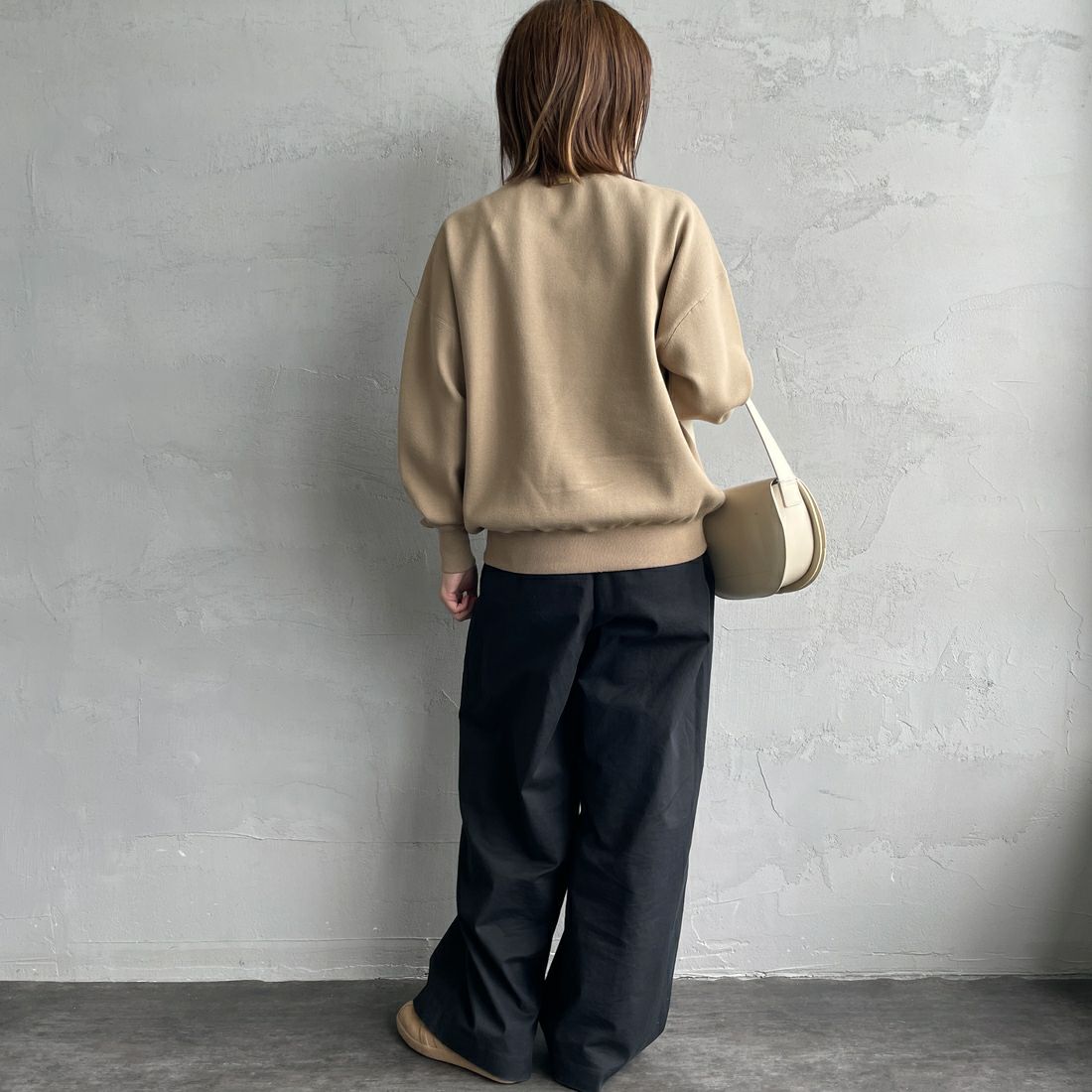 MICA&DEAL [マイカアンドディール] AMERICANA×MICA クルーネック刺繍ニット [0125308272] CAMEL &&モデル身長：158cm 着用サイズ：F&&