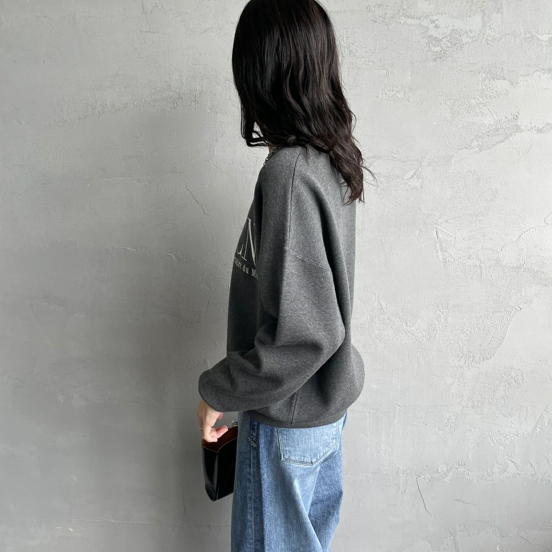 MICA&DEAL [マイカアンドディール] AMERICANA×MICA クルーネック刺繍ニット [0125308272] GRAY &&モデル身長：160cm 着用サイズ：F&&