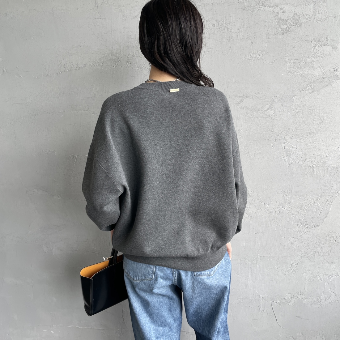 MICA&DEAL [マイカアンドディール] AMERICANA×MICA クルーネック刺繍ニット [0125308272] GRAY &&モデル身長：160cm 着用サイズ：F&&
