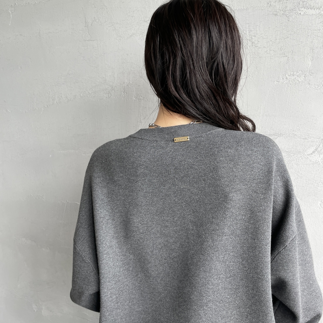 MICA&DEAL [マイカアンドディール] AMERICANA×MICA クルーネック刺繍ニット [0125308272] GRAY &&モデル身長：160cm 着用サイズ：F&&