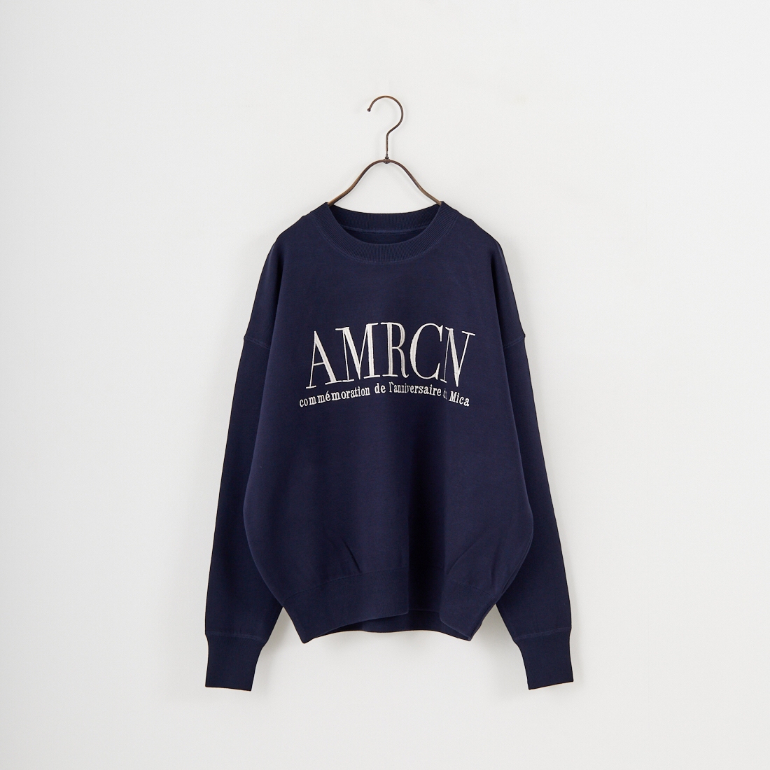 MICA&DEAL [マイカアンドディール] AMERICANA×MICA クルーネック刺繍ニット [0125308272] NAVY