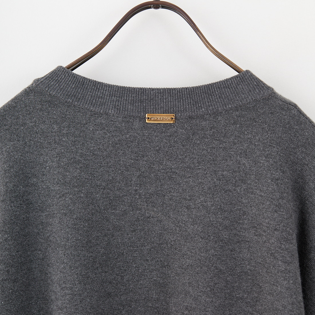 MICA&DEAL [マイカアンドディール] AMERICANA×MICA クルーネック刺繍ニット [0125308272] GRAY