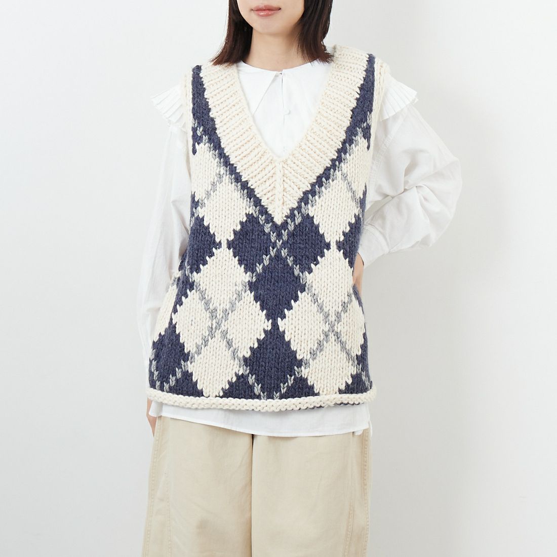 TORRAZZO DONNA [トラッゾドンナ] ハンドニットカウチンベスト [6262-468] 06 O.WHITE &&モデル身長：162cm 着用サイズ：F&&